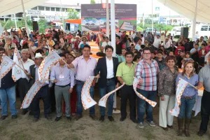 Inicia Espinosa la construcción del Tianguis de Xixitla