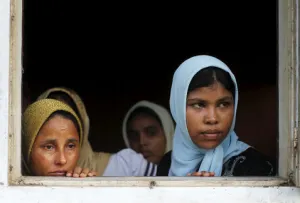 Decretan toque de queda para mujeres en ciudad de Indonesia