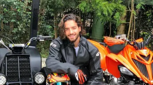 Captan a Maluma burlándose de sus fans