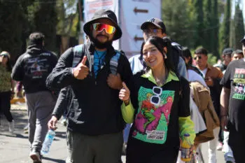 Filas abarrotadas para poder ingresar al Tecate Comuna