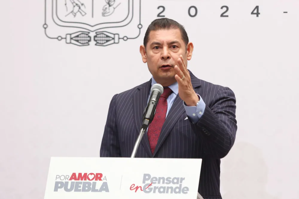 Armenta niega nepotismo y afirma que sus hijos no perciben un sueldo del gobierno estatal