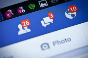 Facebook se refuerza con ex jefe de seguridad cibernética de Yahoo