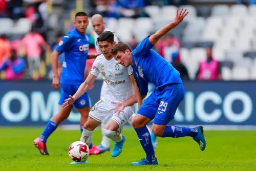 Cruz Azul barre 3-0 a Santos; fanáticos aplauden a Elías Hernández