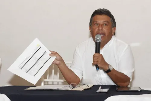 Cárdenas salió manchado de las manos y por la puerta de atrás de la UDLAP