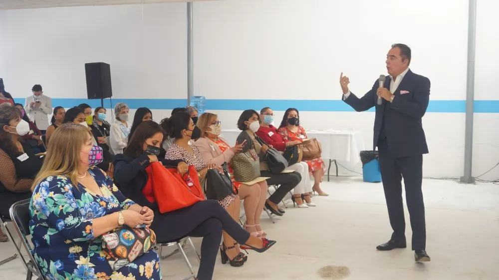 Eduardo Rivera Santamaría apoya a las emprendedoras poblanas 