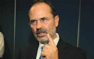 Gustavo Madero traiciona a Rafael Micalco