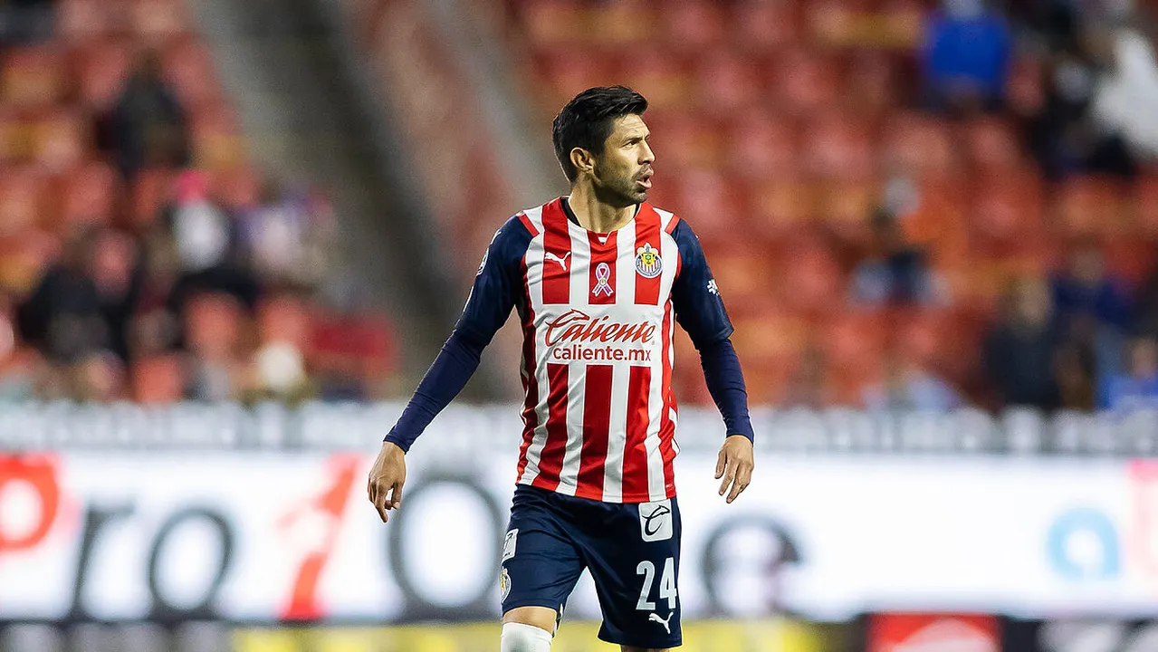 Oribe Peralta está fuera de Chivas; es la primera baja del club
