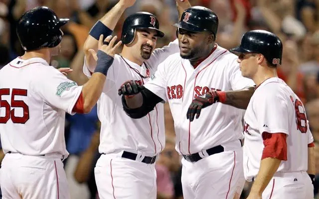 Conecta cuadrangular Adrián González y Boston gana