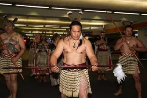 Grupo de danza maorí recibe al Tri en Wellington