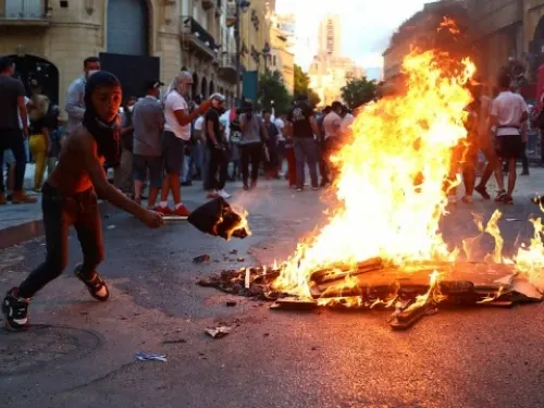 Renuncian 4 ministros en Líbano y el gobierno se tambalea