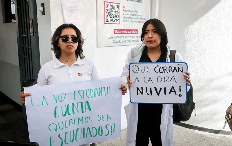 protesta-estudiantes-medicina-upaep