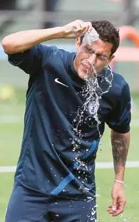 Nery Castillo desea volver a ser feliz, busca la esencia en las canchas