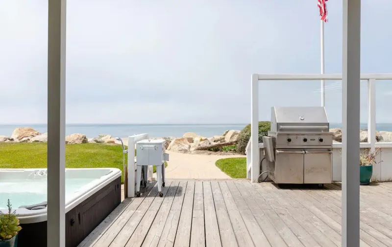 Escapada de verano en la casa de playa de Ashton Kutcher y Mila Kunis: ¡Vive la experiencia gratuita!