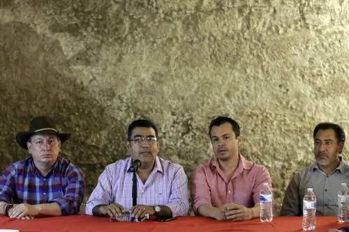 Alcaldes del distrito de Tepeaca se deslindan de Armenta Mier