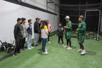 Realizan IMDP, SMDIF y Pericos de Puebla clínica deportiva para niñas y niños del Centro de Día