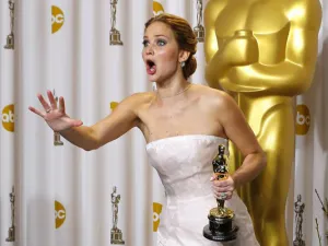 Jennifer Lawrence confiesa que fumó mariguana antes del Oscar