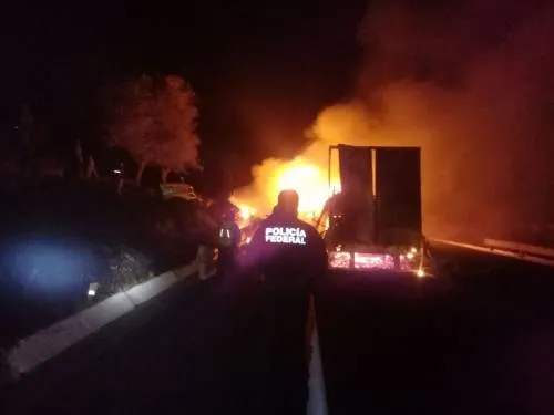 Muere una persona calcinada tras aparatoso accidente en la Amozoc-Perote