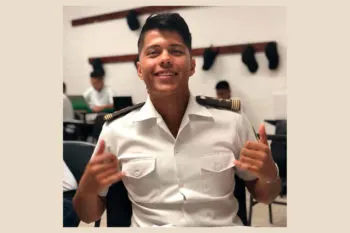 Familiares despiden al piloto naval poblano fallecido en Acapulco, víctima del huracán Otis