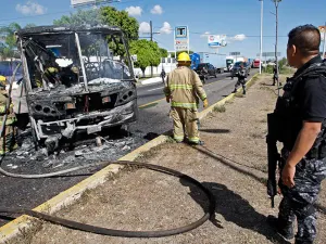 Colima y Guanajuato también reportan quema de autos y bloqueos