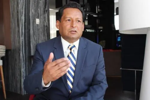 Alvízar Linares atenderá peticiones de maestros de la Universidad Tecnológica de Tehuacán