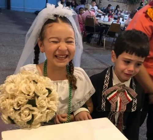 Se viraliza la reacción de estos niños en su ‘boda’ de kermés