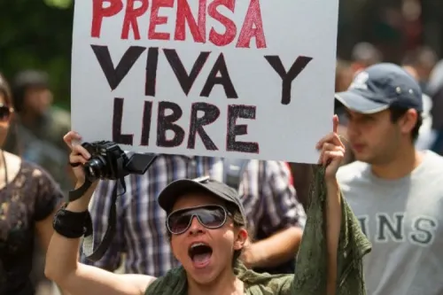Gobernador de Puebla apoya incondicionalmente a AMLO en el debate a la libertad de expresión 