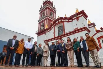 Inician rehabilitación de fachadas de la parroquia de San Pedro en Cholula; Ayuntamiento entrega materiales