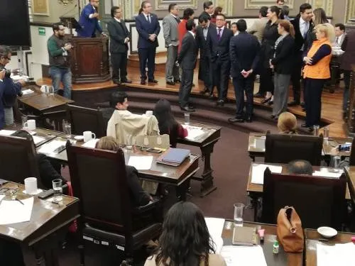 Toma de tribuna y protestas seguirán en el Pleno si no existe libertad de expresión advierte el PRI