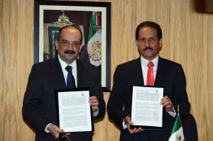 BUAP, primera universidad pública en firmar convenio marco con ISSSTE