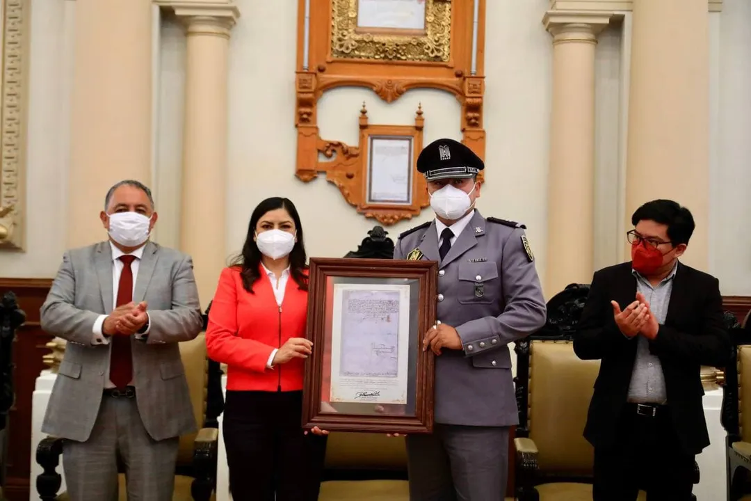 Ayuntamiento de Puebla reconoce a ciudadanas y ciudadanos por su servicio a la Patria
