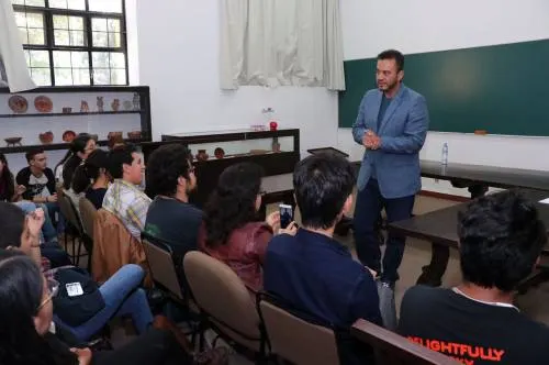 Llama Mario Rincón a recuperar valores ante alumnos de la UDLAP