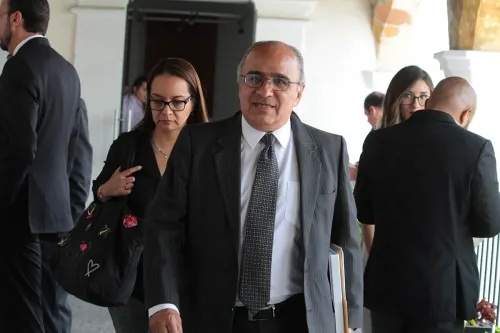 Desde la Contraloría intrigan para debilitar al nuevo Secretario de Salud