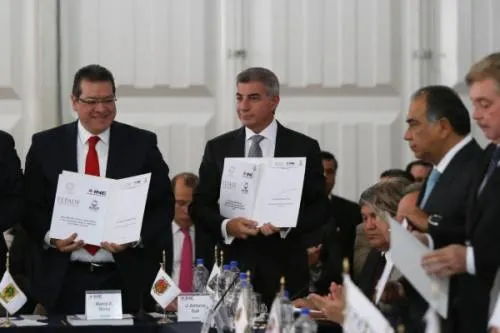 Tony Gali firma la Declaración por la Democracia y la Legalidad para las elecciones 2018