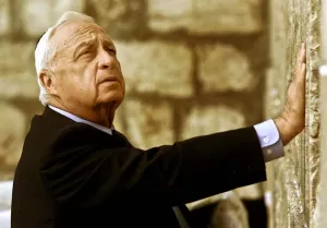 Sepultan a Ariel Sharon en medio de evento político-militar