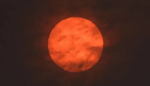 El apocalíptico sol rojo que enloqueció a las redes sociales