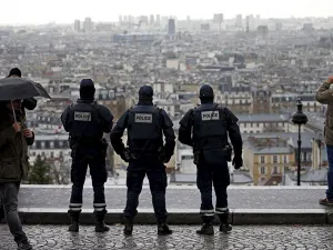 Policía francesa libera a 7 detenidos durante redada