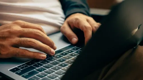 Facebook habilita herramienta para buscar trabajo