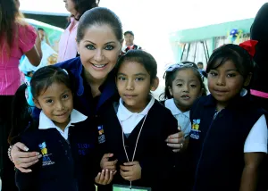 SMDIF brinda apoyo a estudiantes poblanos