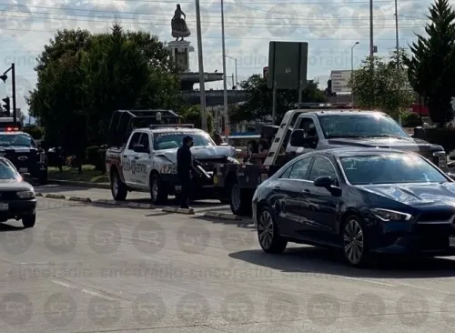 Dos lesionados, saldo de choque de patrulla de Policía Estatal contra dos autos en la China Poblana