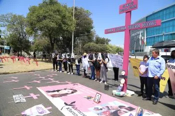 Familiares de Zyanya se manifiestan afuera de Fiscalía