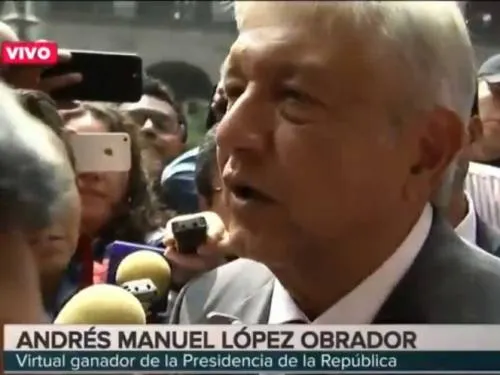 Llega AMLO a Palacio Nacional con “ánimo de conciliación”