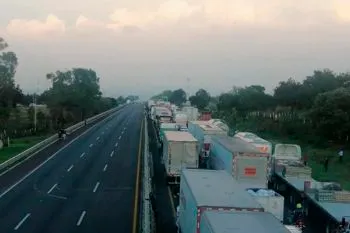Cierre de la Mex-Pue: Crónica de 15 horas de un infierno vial