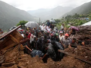 Al menos 30 muertos y 18 desaparecidos tras deslizamiento de tierra en Nepal