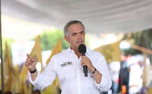 Mancera coordinará la bancada del PRD en el Senado