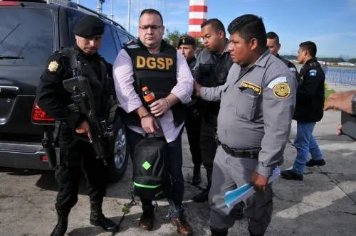VIDEO: Ingresa Duarte a hangar en Guatemala; espera su extradición