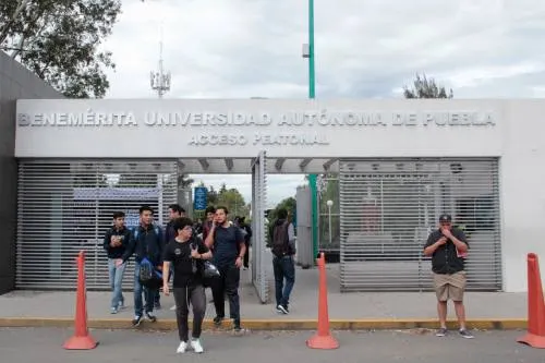 A clases más de 15 mil estudiantes de la BUAP