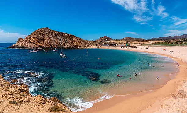 Cofepris alerta por seis playas no aptas para nadar en vacaciones de fin de año