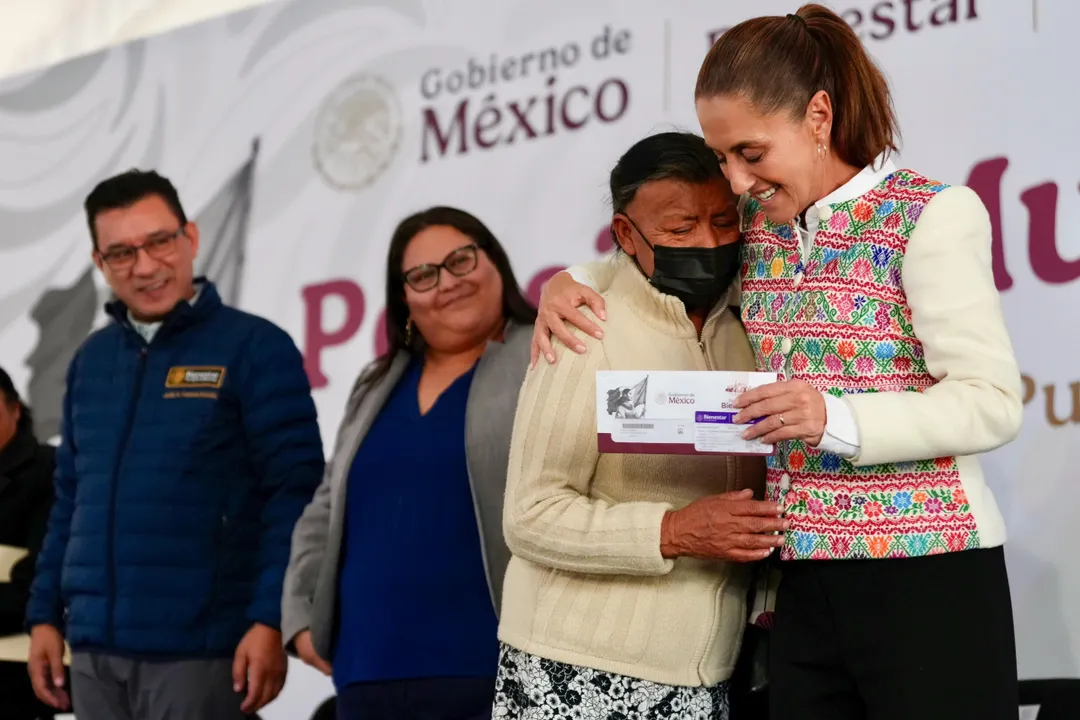 “No llego sola, llegamos todas”: Sheinbaum entrega Pensión Mujeres Bienestar en Acatzingo