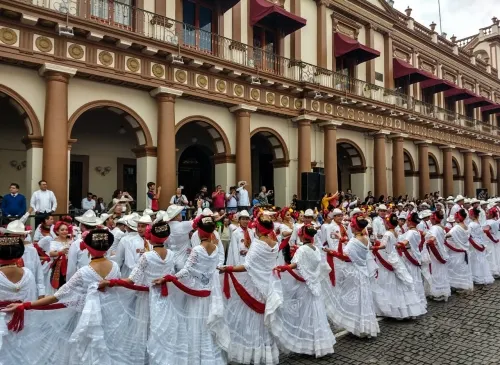 Bailarines UDLAP son parte de la 5ª edición del Récord de la Bamba y el Danzón