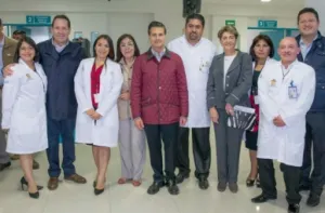 Peña Nieto llama a sumar voluntades para garantizar atención médica a mexicanos
